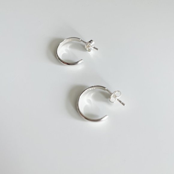 Madewell Delicate Collection Demi-Fine 14k Plated Small Hoop Earrings (S… - Picture 3 of 3